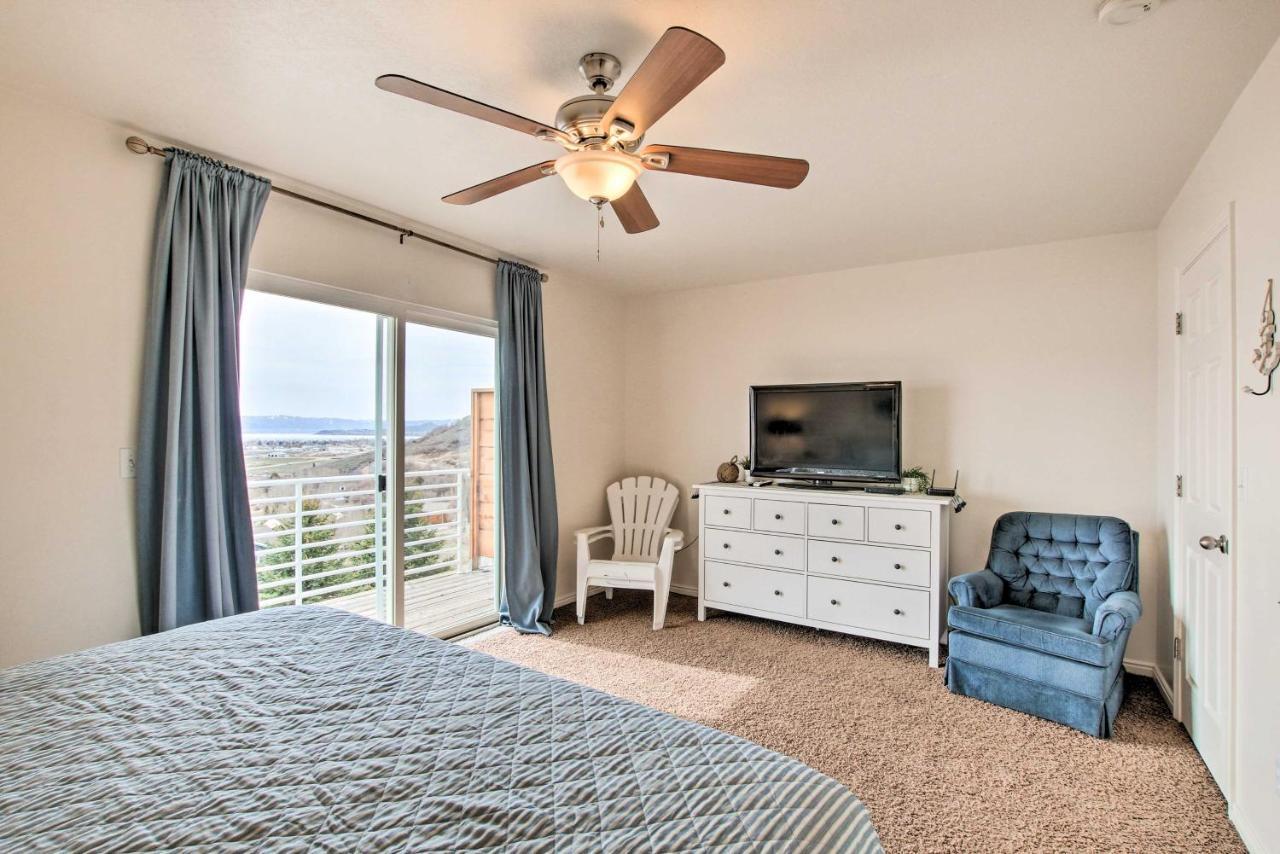 Spacious Garden City Townhome With Lake Views! Exterior foto