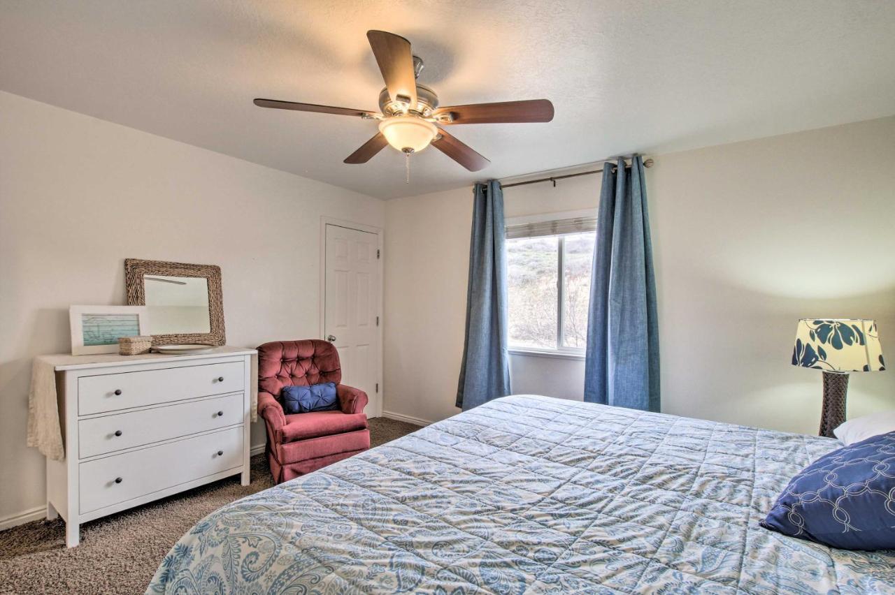 Spacious Garden City Townhome With Lake Views! Exterior foto