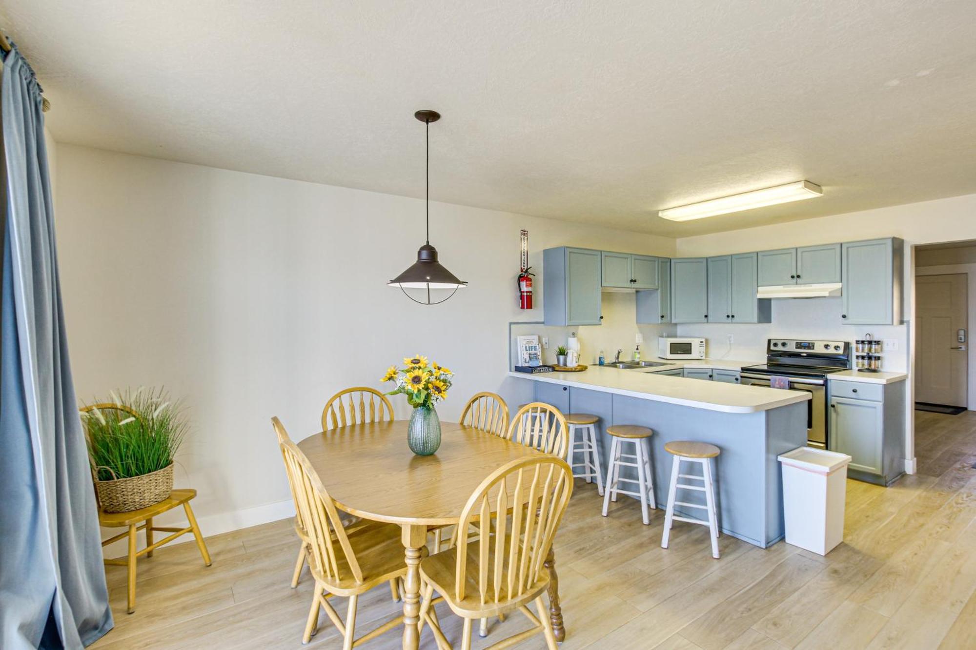 Spacious Garden City Townhome With Lake Views! Exterior foto
