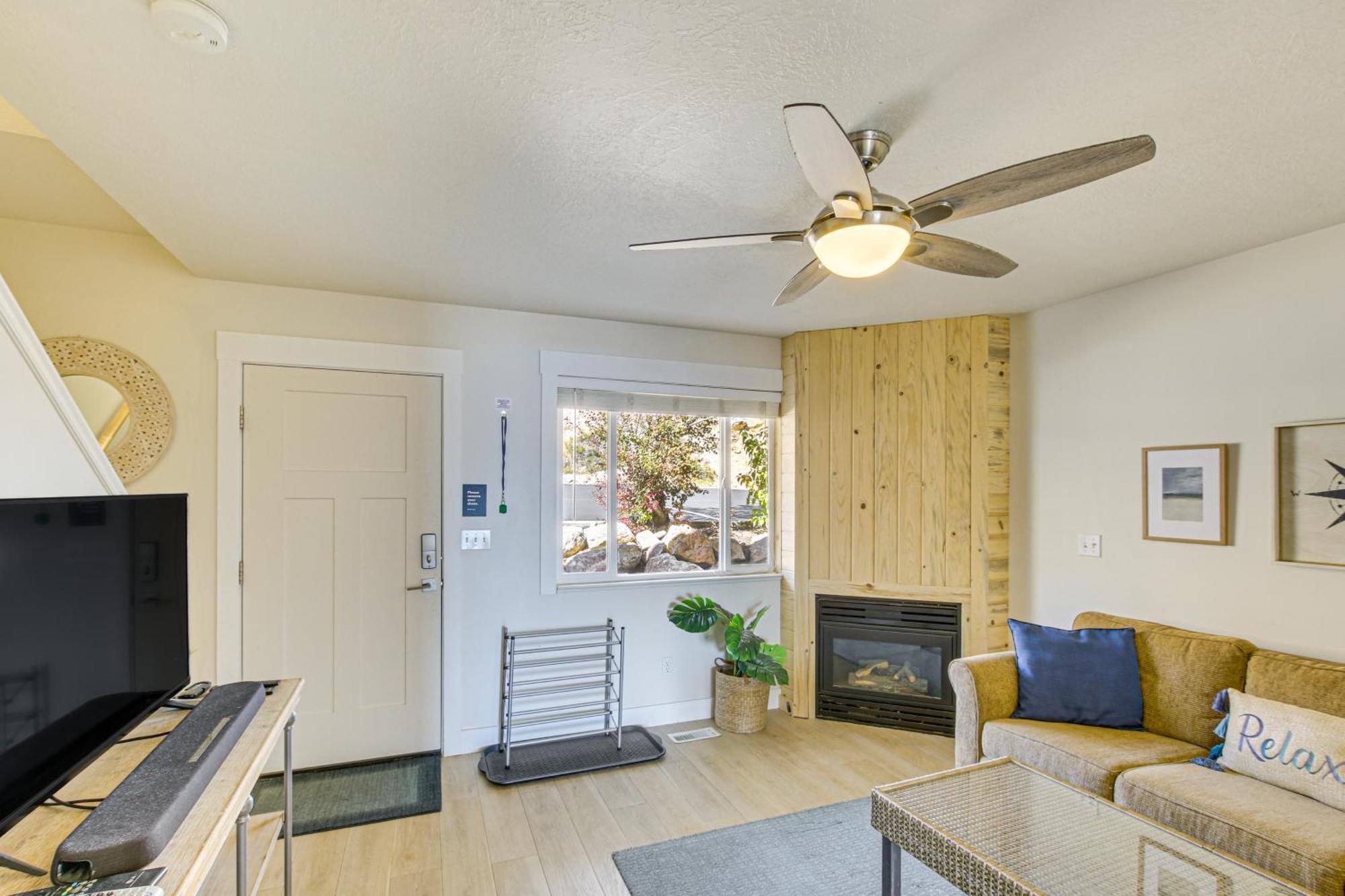 Spacious Garden City Townhome With Lake Views! Exterior foto