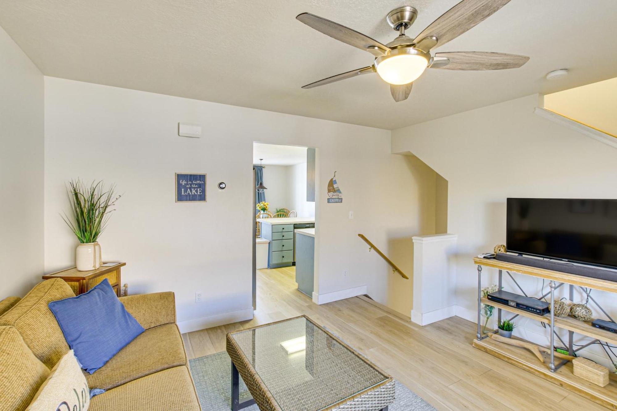Spacious Garden City Townhome With Lake Views! Exterior foto