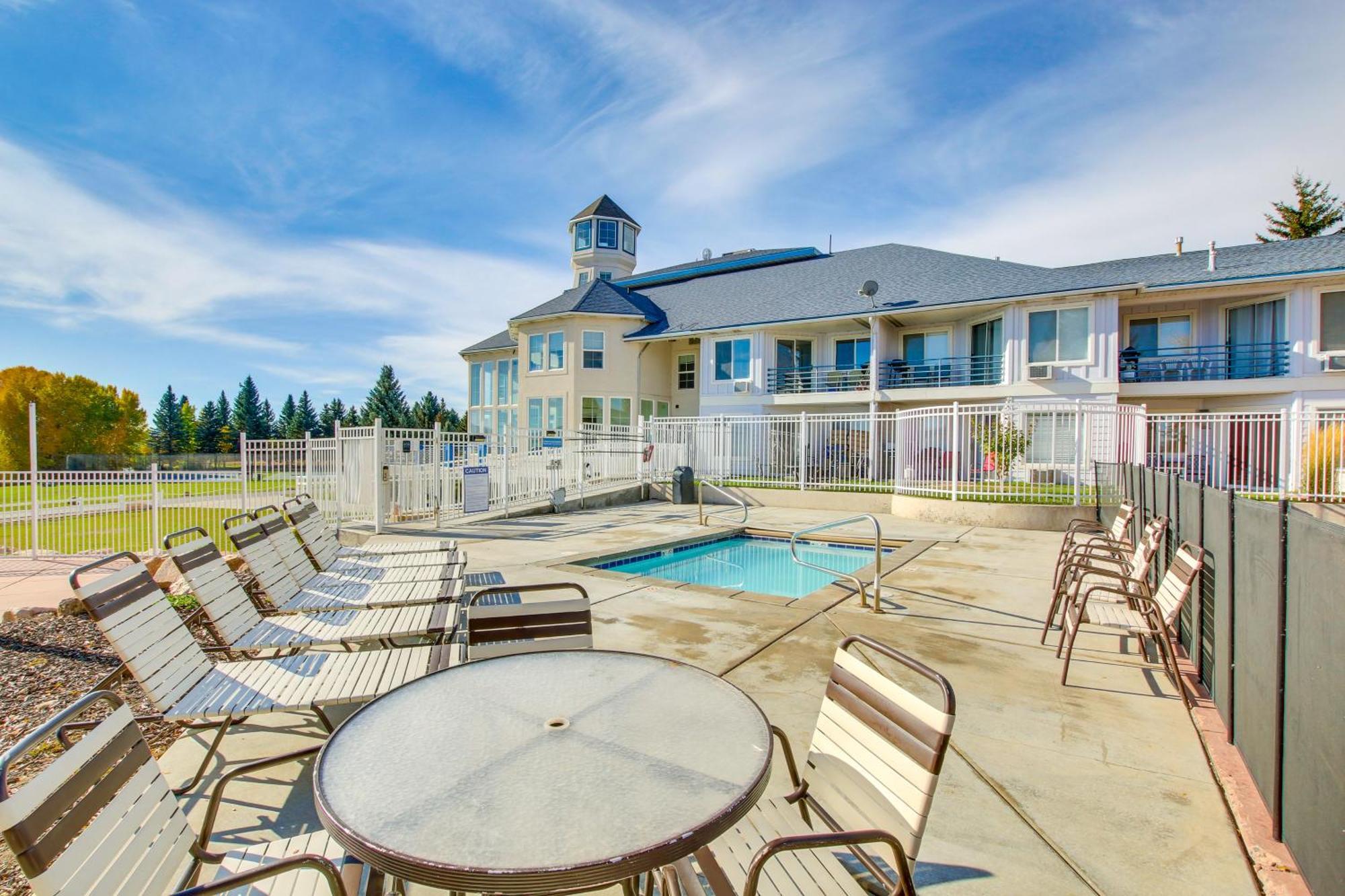 Spacious Garden City Townhome With Lake Views! Exterior foto