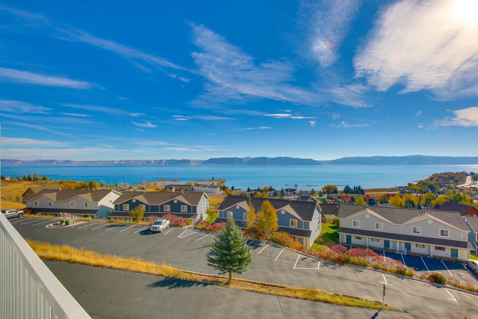 Spacious Garden City Townhome With Lake Views! Exterior foto