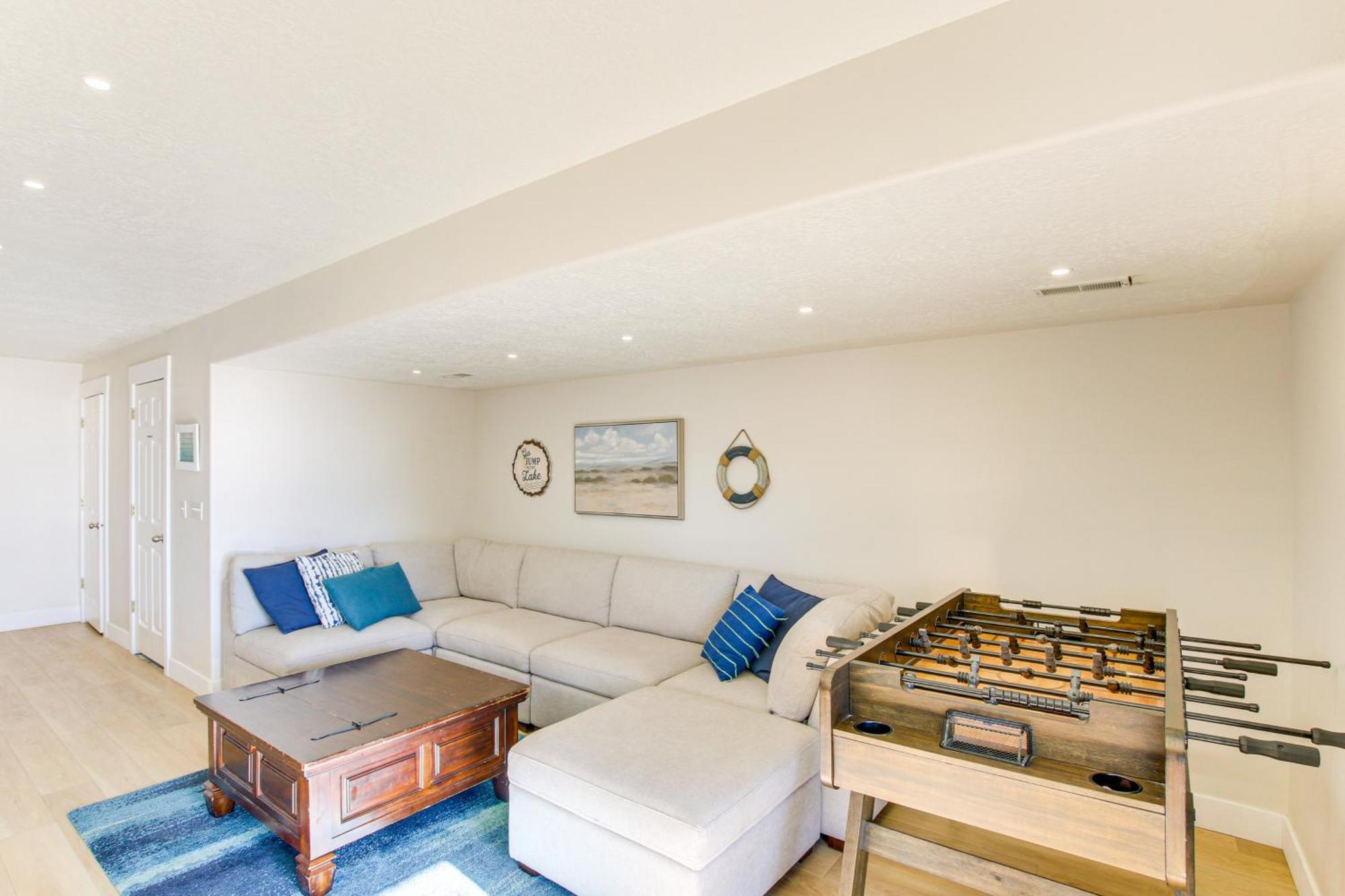 Spacious Garden City Townhome With Lake Views! Exterior foto