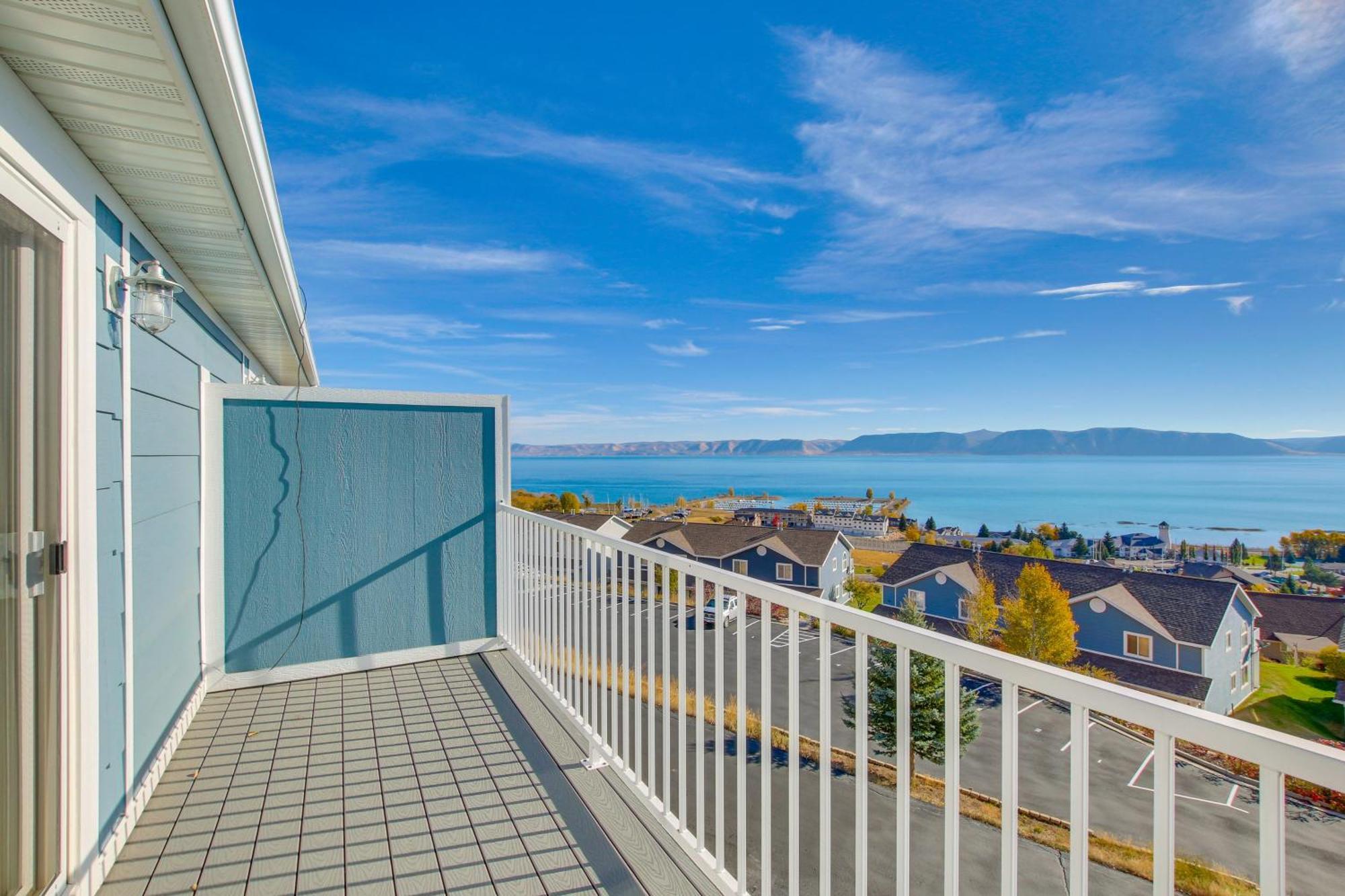 Spacious Garden City Townhome With Lake Views! Exterior foto