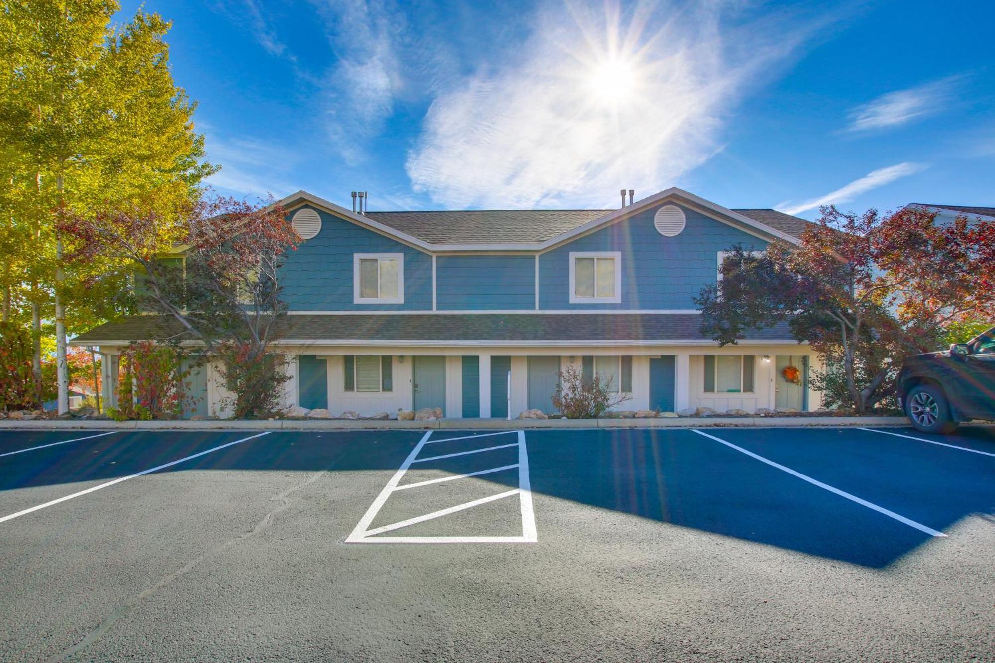 Spacious Garden City Townhome With Lake Views! Exterior foto