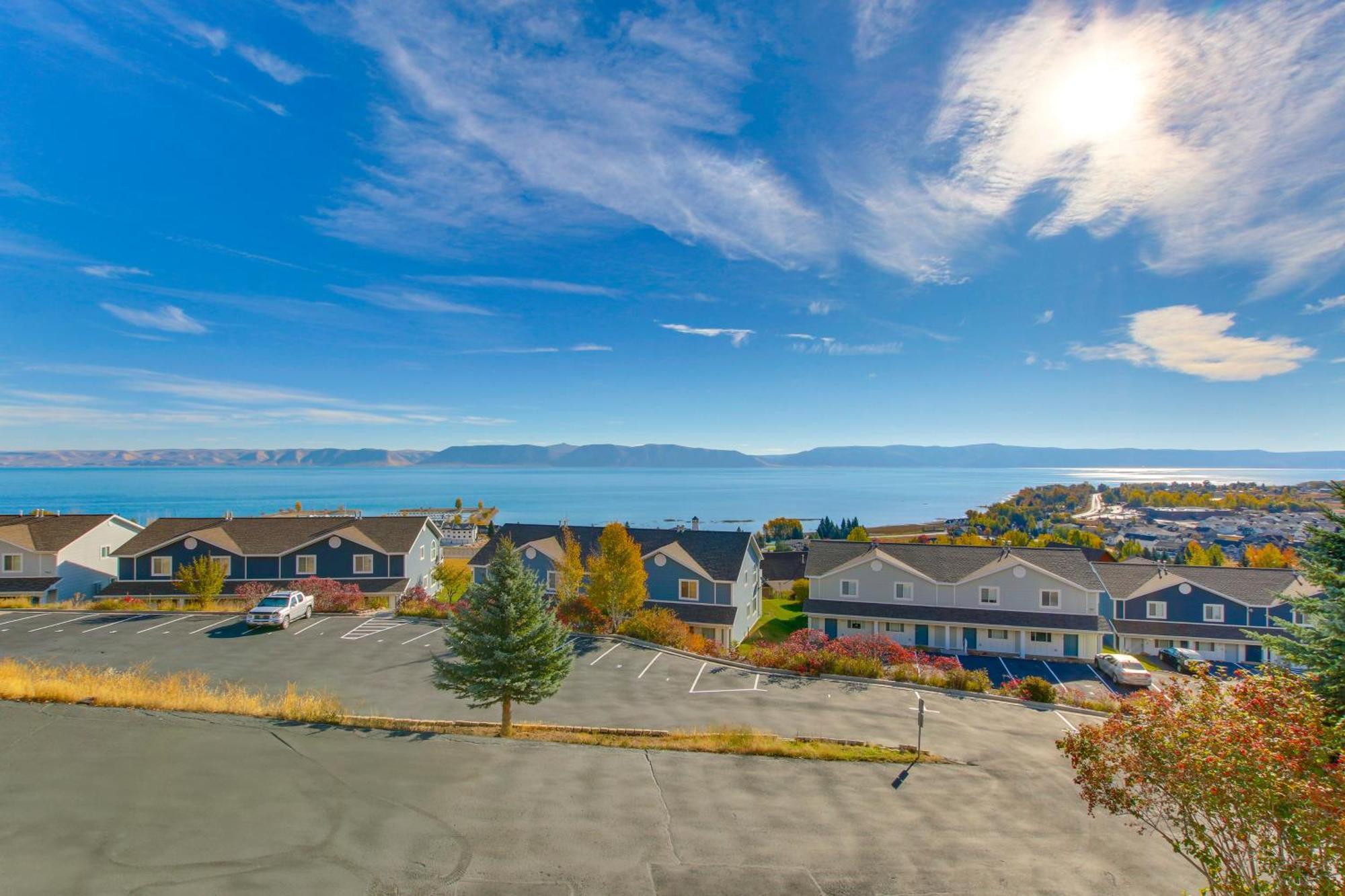 Spacious Garden City Townhome With Lake Views! Exterior foto